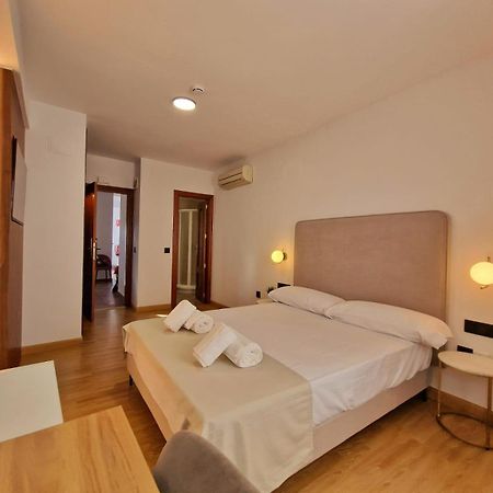 Hostal Hs Cehegin Bagian luar foto
