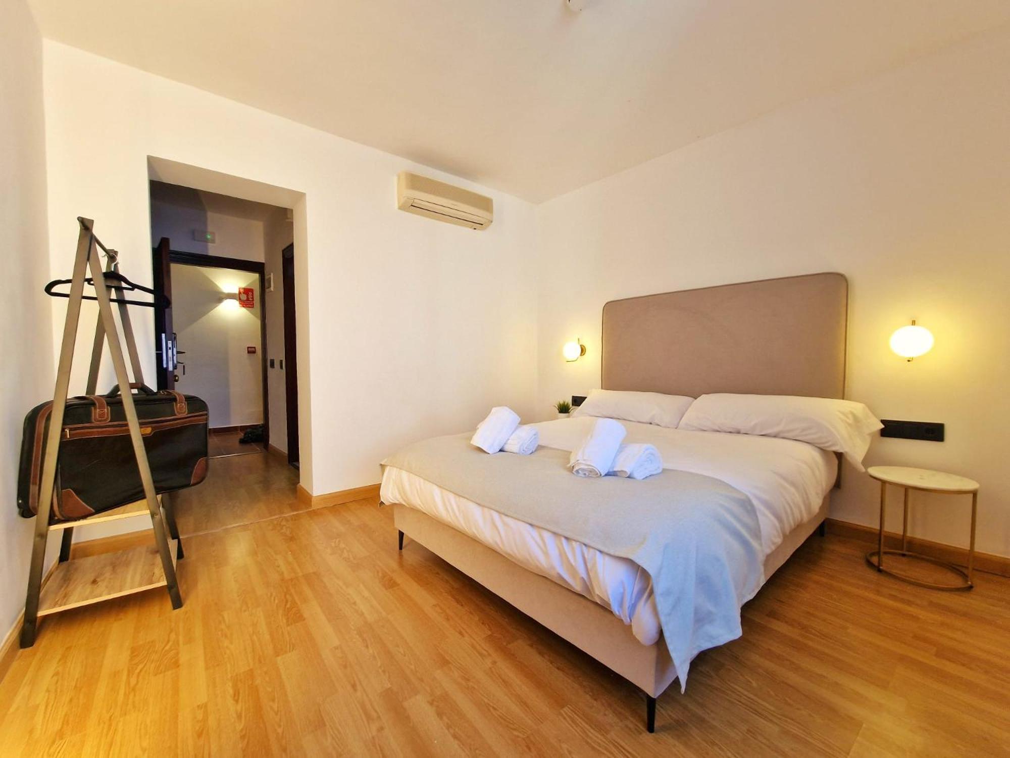 Hostal Hs Cehegin Bagian luar foto