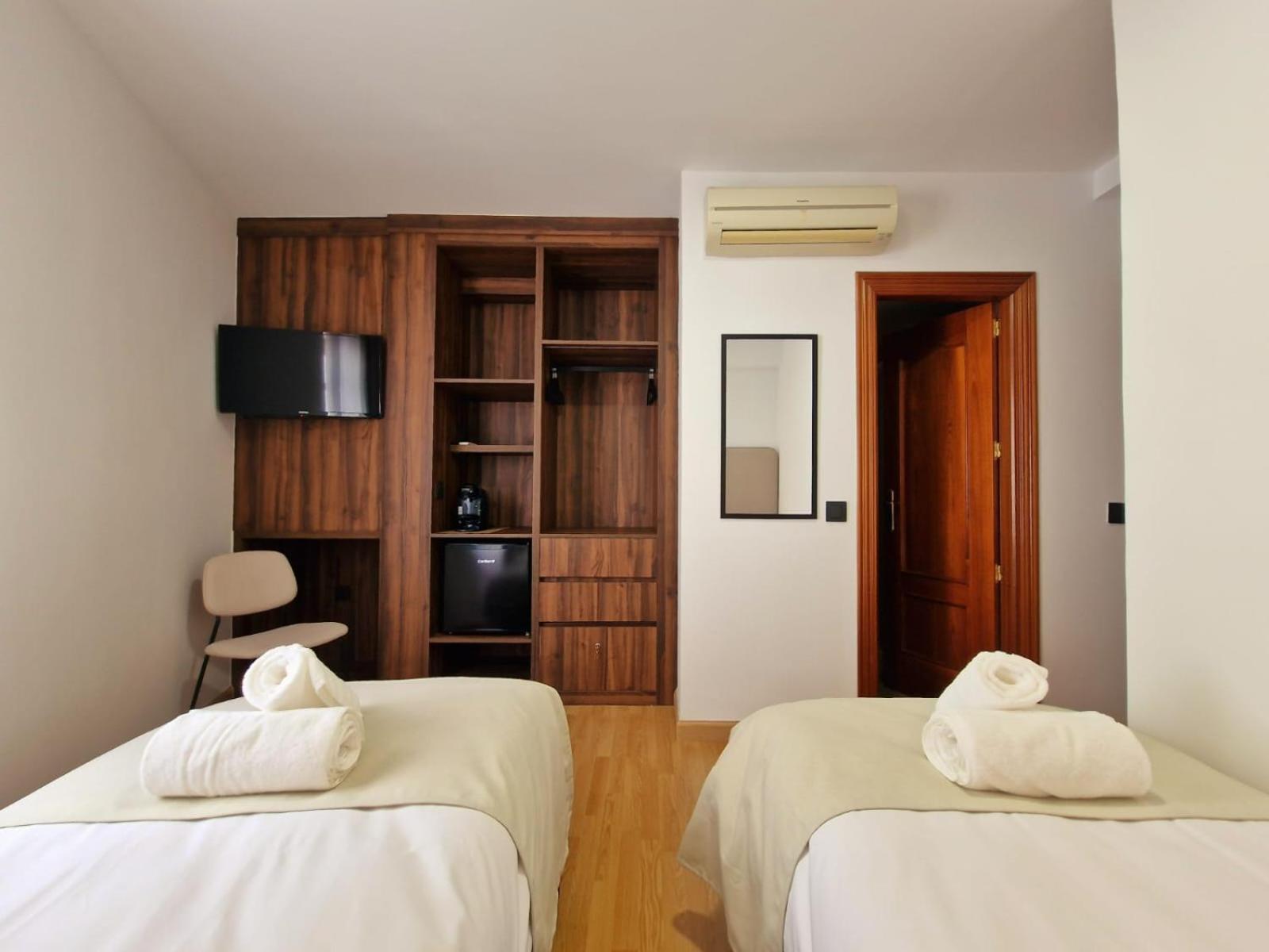 Hostal Hs Cehegin Bagian luar foto