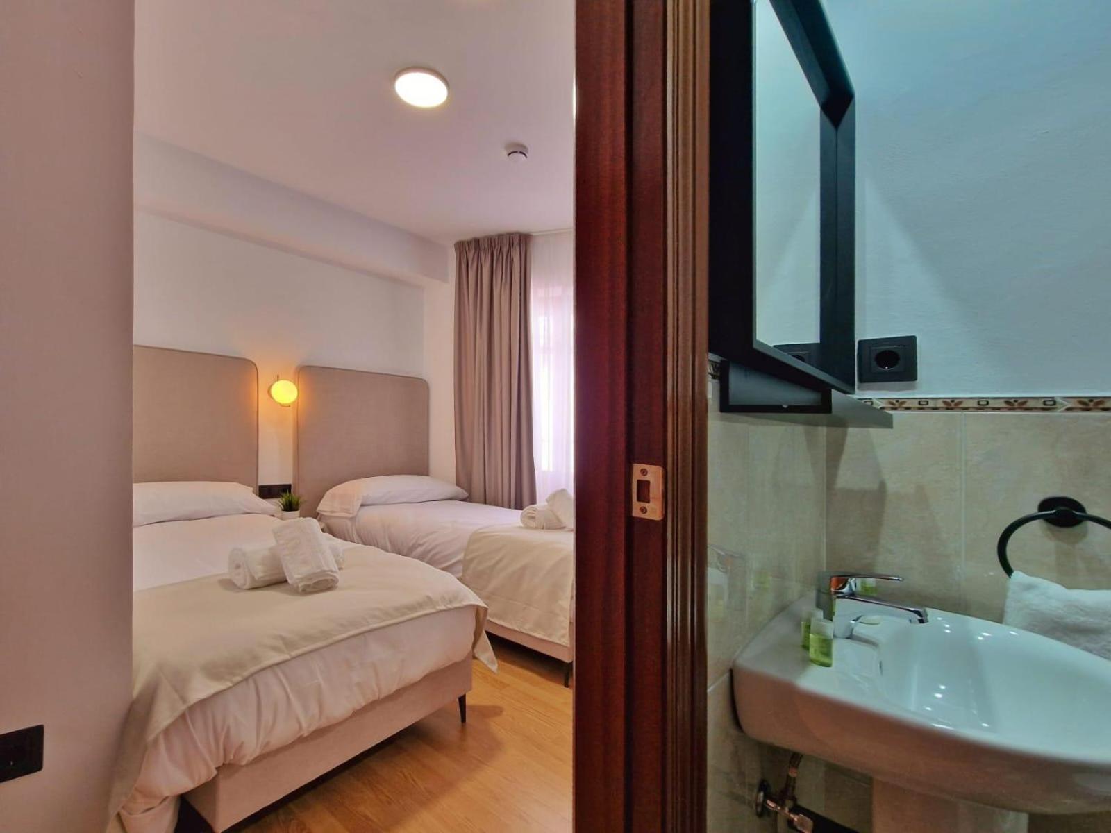 Hostal Hs Cehegin Bagian luar foto